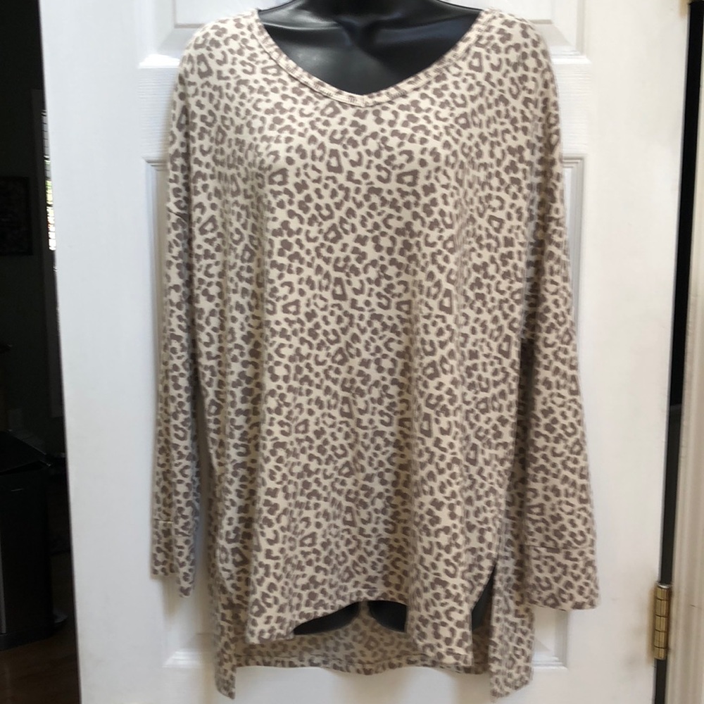 EUC AEO Animal Print Knit Pullover | Size Medium